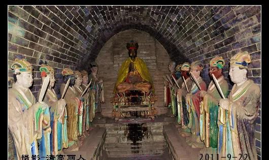天池在哪，珠穆朗玛峰九寨沟张家界火焰山长白山天池黄果树瀑布分别在哪里？图3