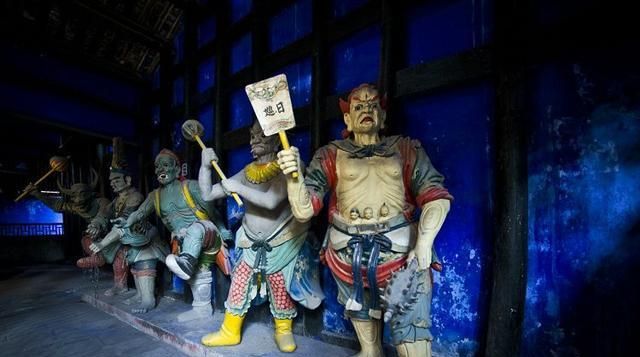 天池在哪，珠穆朗玛峰九寨沟张家界火焰山长白山天池黄果树瀑布分别在哪里？图7