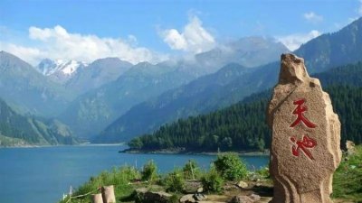 ​天池在哪，珠穆朗玛峰九寨沟张家界火焰山长白山天池黄果树瀑布分别在哪里？
