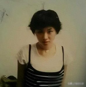 ​知名主持人万蒂妮曾遭遇“职场潜规则”，自述往事哽咽落泪