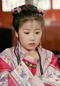 ​49岁林心如外貌大变，脸肿如馒头，网友直言“医美后遗症”显现