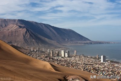 ​南美小城伊基克，夹在大海与沙漠之间，喝水都要靠进口