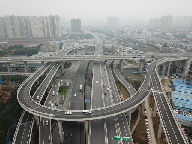 郑州快速路有哪几条（郑州农业路快速通道与京广快速路高架桥北向西匝道通车）(3)