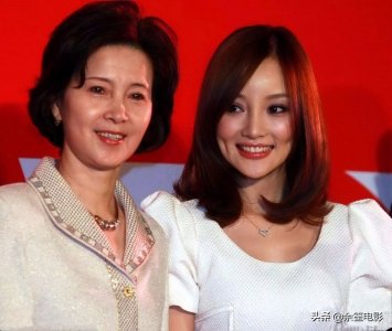 ​80年代当红女星张伟欣，巅峰时“抛夫弃女”远走美国，如今怎样了