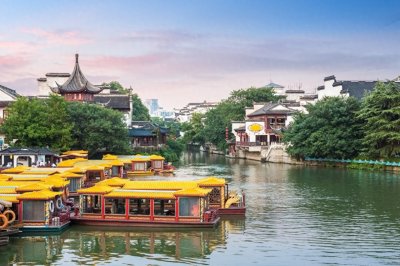 ​南京夫子庙是中国第一所国家最高学府，也是中国四大文庙