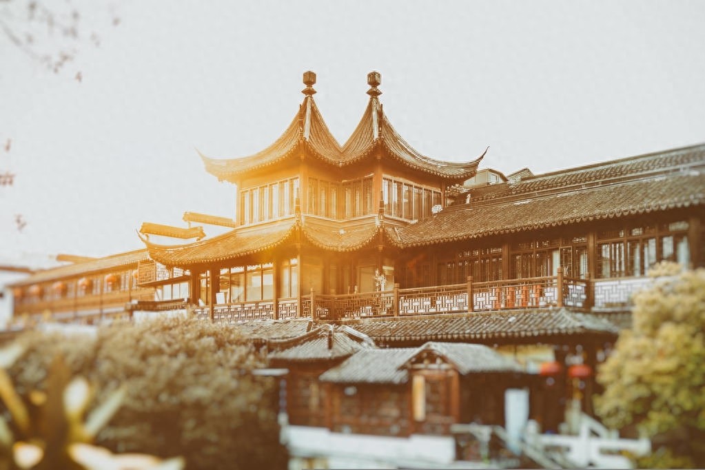 南京夫子庙是中国第一所国家最高学府，也是中国四大文庙