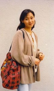 ​“香港第一美腿”万绮雯，幸好没嫁武打明星甄子丹，如今生活幸福