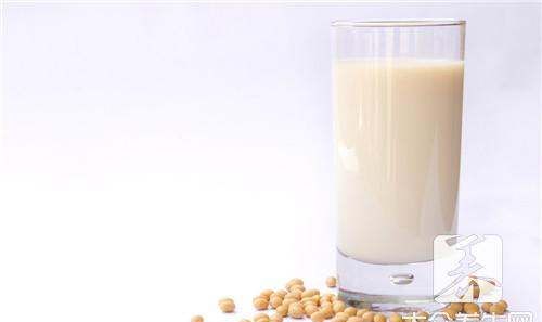 隔夜奶茶放冰箱可以喝,奶茶在冰箱里放一夜第二天能喝么图5