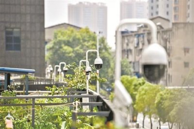 ​武汉多个小区加装朝天摄像头防范高空抛物