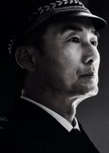​他是著名演员，戏为命脉，娶圈外妻生一子，人到中年为孙子学英语