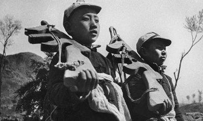 ​松山战役远征军围剿日军，一千娃娃兵为国捐躯，9岁小兵宁死不降