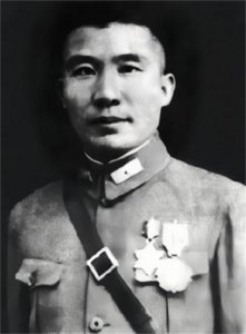 ​王耀武出狱后，娶了一个普通女教师，妻子瞒着他有个私生女
