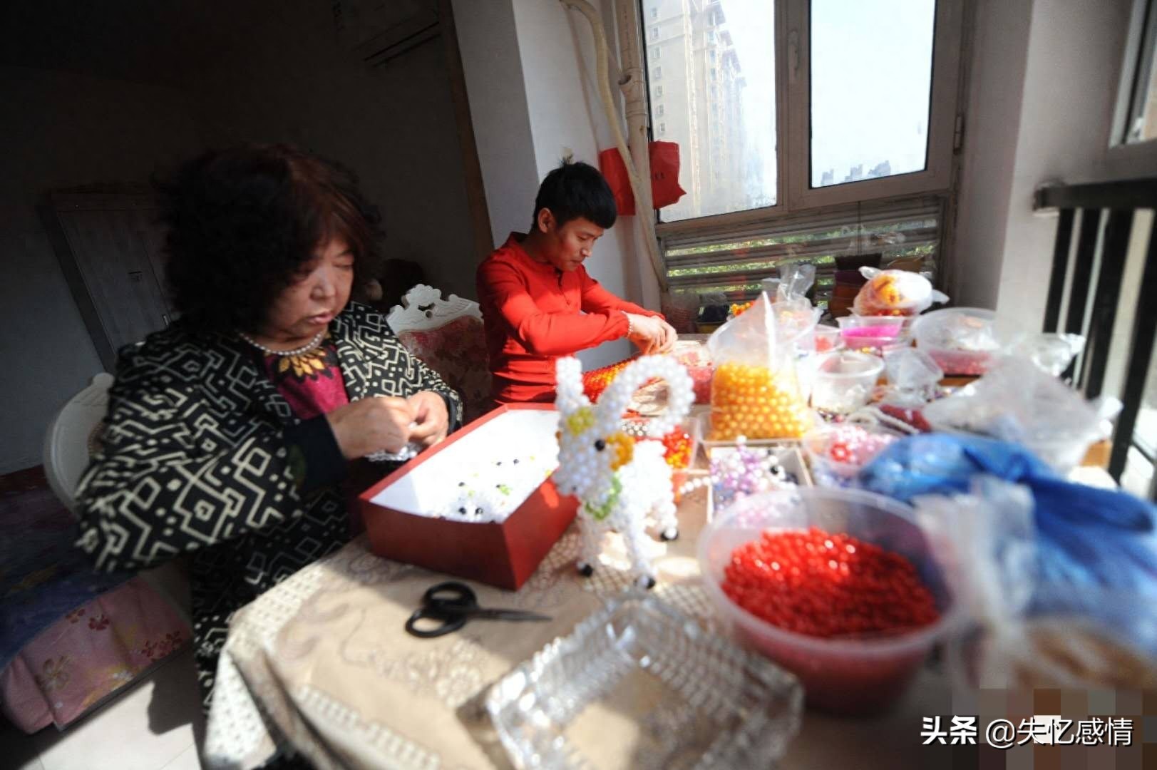 直击:28岁小伙和65岁大妈相爱结婚!同龄的婆婆的举动让人惊讶