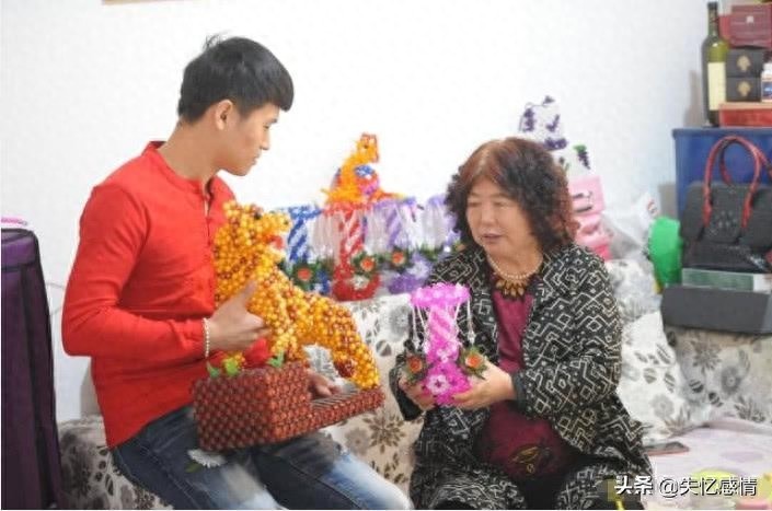 直击:28岁小伙和65岁大妈相爱结婚!同龄的婆婆的举动让人惊讶