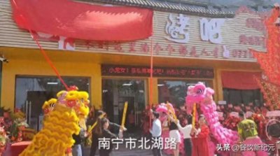 ​广西周某人开烧烤店，众多网红齐聚，网友：冬天开烧烤店一地鸡毛