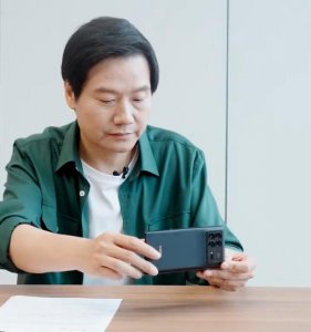 ​小米 MIX Fold 3 公布首支产品体验视频，真机亮相