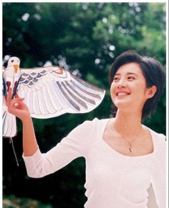 ​离婚20年，富豪丁健与许戈辉生个女儿，她的北大前妻现在怎样了？