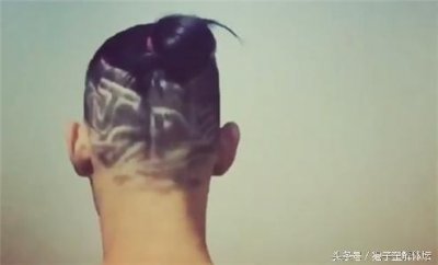 ​林书豪叕换发型啦！ 这回走的悬疑风  新发型得有新变化啊！