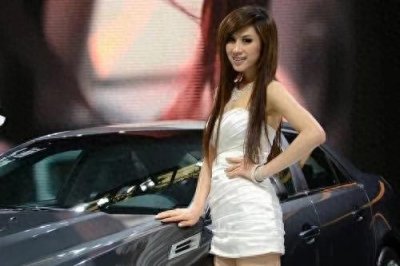 ​何卿，出生于安徽芜湖中国内地女主持人，本科毕业于中国传媒大学