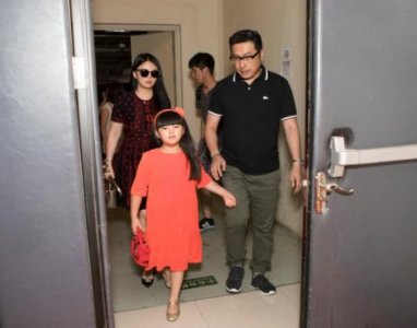 ​9岁王诗龄近照曝光，长发披肩婴儿肥不见了，跟李湘越来越像！