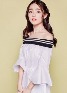 ​美图摄影：清纯美女校花张鹤怡慵懒迷人私房照