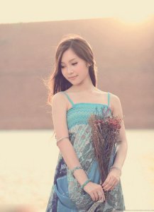 ​美图分享：美女模特龚婉慈，吊带长裙海边写真