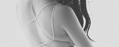 ​露肩装如何隐藏内衣带