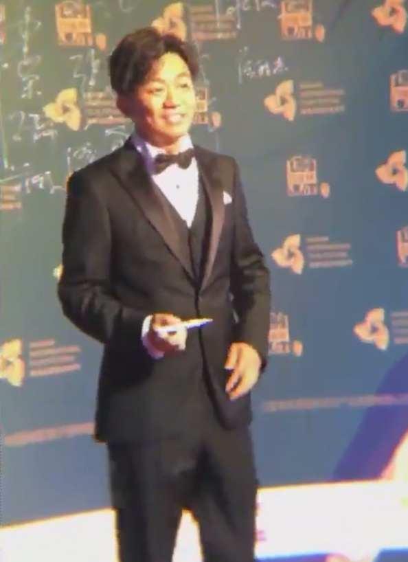 王宝强现身电影节，马蓉好友呛声：打人还能走红毯呢！