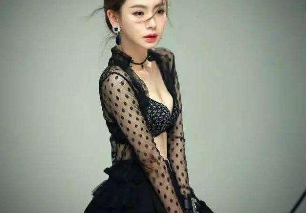 《男人装》中“脱得最彻底”女星,戚薇和柳岩上榜