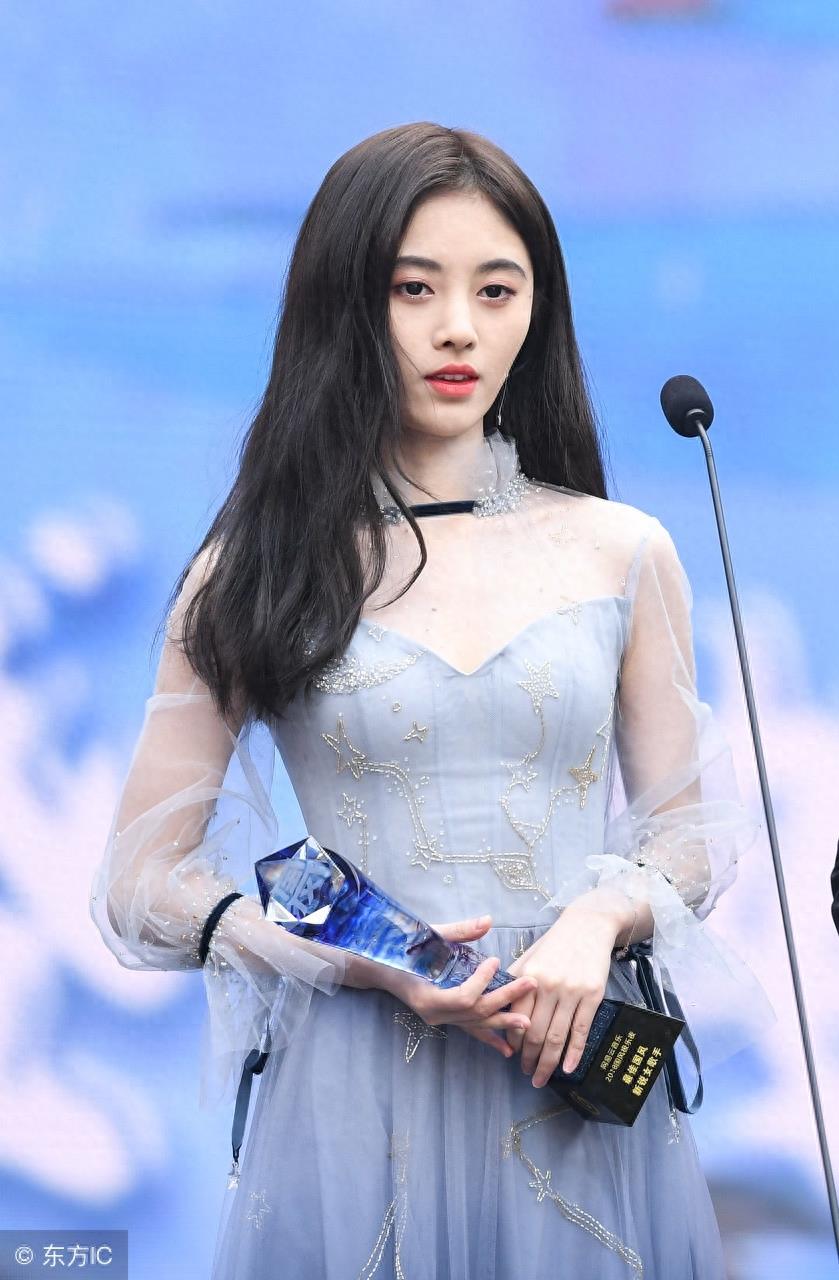 《国风美少年》，鞠婧祎红衣惊艳，宛如画中仙