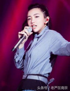 ​《歌手》张天翻唱张国荣的《我》后，乐评人的表情都很僵硬了！