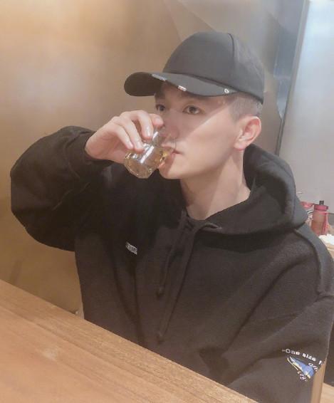 张馨予婚后首晒老公正面照,颜值不输于明星,网友:不出道可惜了