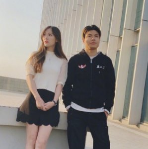 ​小苍晒和高地平合影，郎才女貌超般配，网友：这是要结婚了？