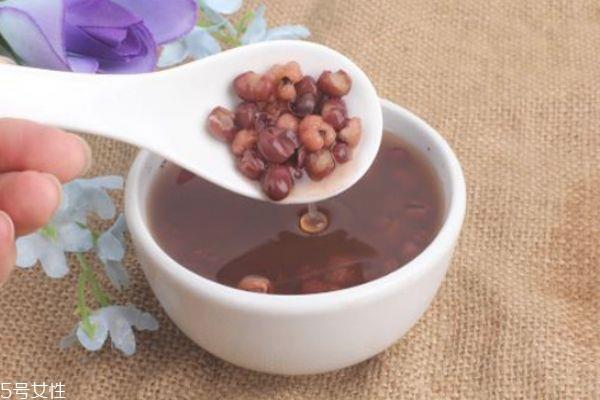 红豆薏米和什么搭配好 喝薏米红豆水最佳时间 红豆薏米和什么搭配好 喝薏米红豆水最佳时间
