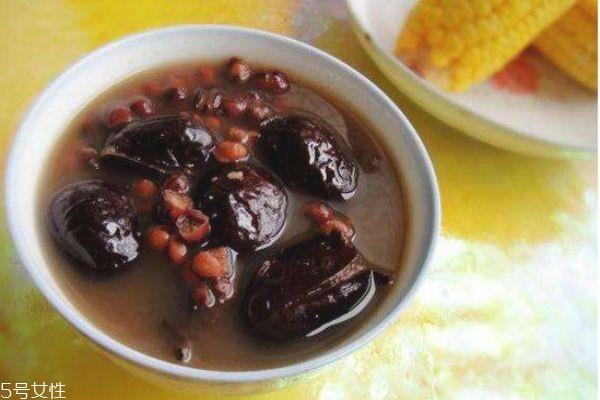 红豆薏米和什么搭配好 喝薏米红豆水最佳时间 红豆薏米和什么搭配好 喝薏米红豆水最佳时间