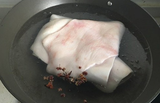 皮冻的熬制方法,猪皮冻怎么熬制好吃图6