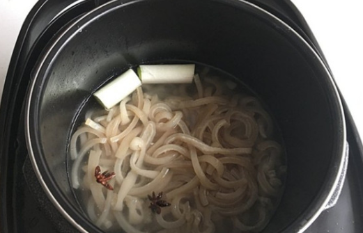 皮冻的熬制方法,猪皮冻怎么熬制好吃图12