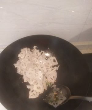 藕片怎么做好吃,藕片怎么炒好吃?图7