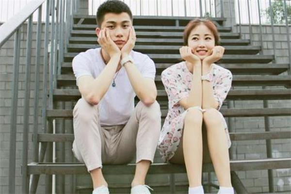 男朋友工作忙冷落我怎么办 男朋友工作忙没时间陪我怎么办 男朋友工作忙冷落我怎么办 男朋友工作忙没时间陪我怎么办