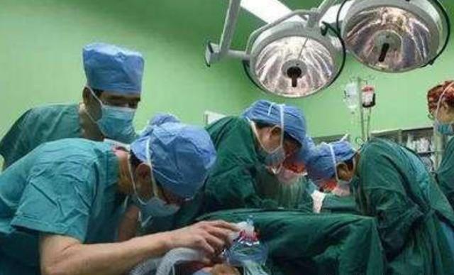 剖腹产很轻松?别想得太简单了,光剖这一步就要剖开7层