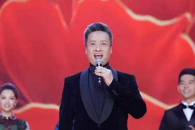 ​从“文职将军”到“为爱隐退”，66岁的阎维文，走上了康庄大道