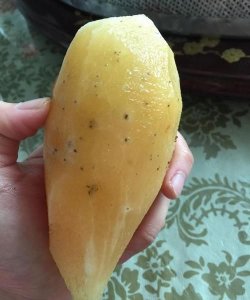 ​雪莲果发红了能不能吃，雪莲果果肉一部分白色,有一部分发红了还能吃吗？