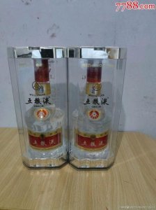 ​二十年五粮液53°c价格，二十年五粮液52度酒值多少钱一瓶