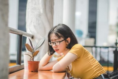 ​女生暗恋你最准的表现，女人暗恋你的四个征兆