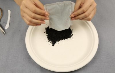 ​暖宝宝里面装的是什么，铁粉和水等合成的聚合物（放热反应）