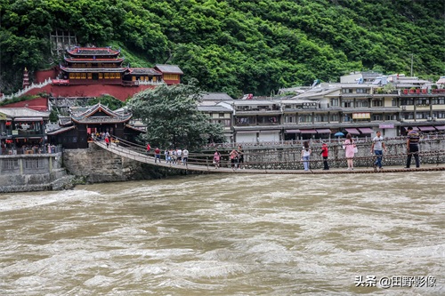 因一场战役闻名 由13根铁索建成的泸定桥已有300余年历史