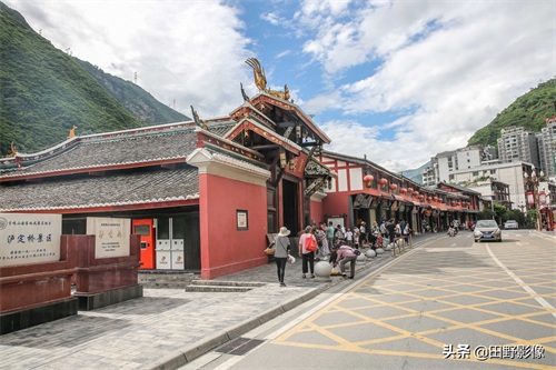 因一场战役闻名 由13根铁索建成的泸定桥已有300余年历史