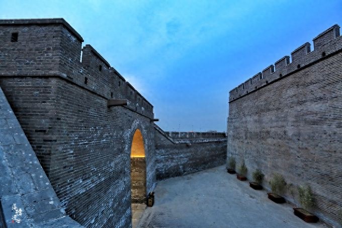 正定古城墙，堪称古城墙建筑的博物馆，夜色好迷人