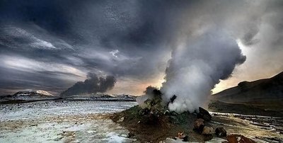 ​1997年，昆仑山死亡谷，一支科考队遭遇了恐怖事件，仅一人幸存，