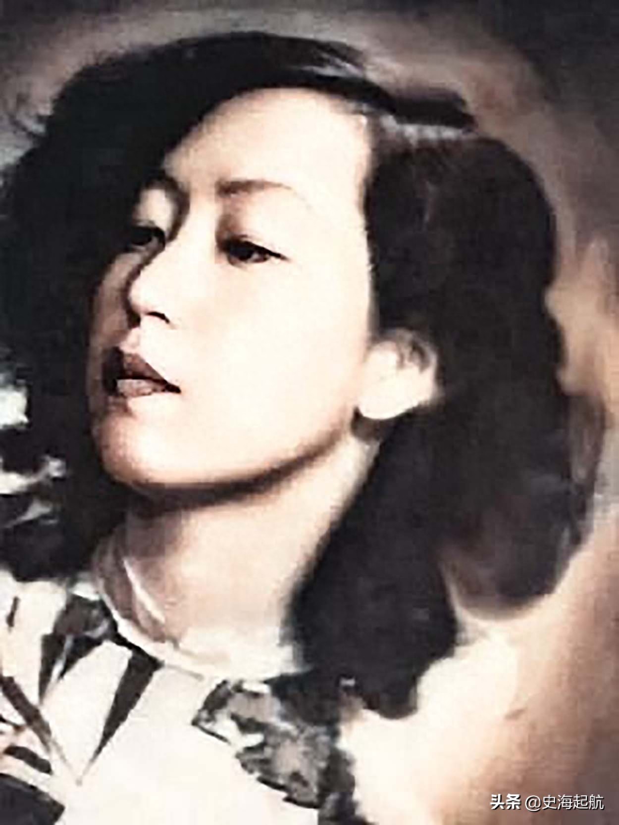 老照片：民国才女张爱玲，才貌双全，图4是张爱玲和她父亲的合影